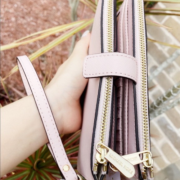 BUNDLE Michael Kors Large Tote & wristlet - Picture 5 of 8